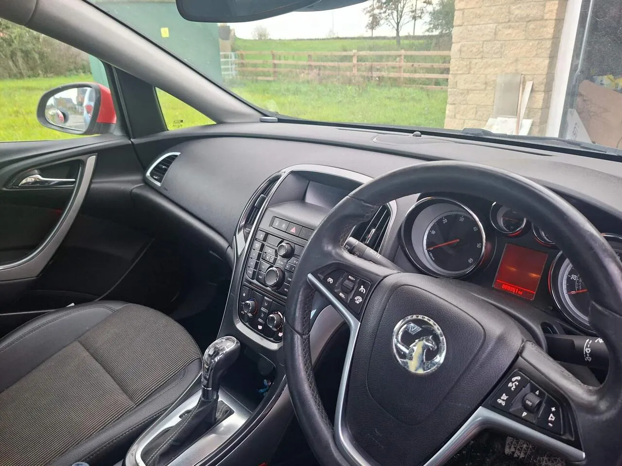 Vauxhall Astra 2013 photo 2