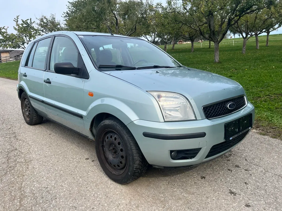 Ford Fusion 2003 photo 2
