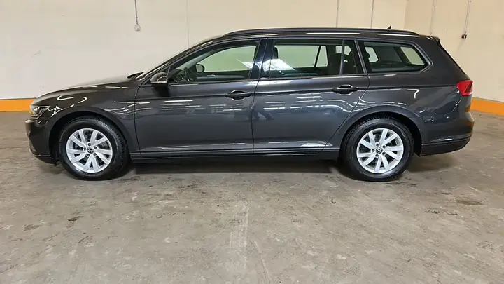 Volkswagen Passat 2023 photo 3