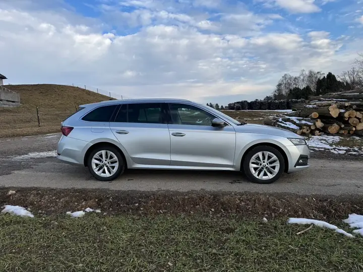 Skoda Octavia 2021 photo 3