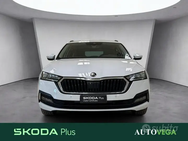 Skoda Octavia 2023 photo 2
