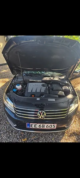 Volkswagen Passat 2011 photo 2