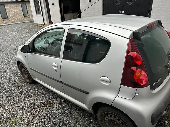 Peugeot 107 2012 photo 3