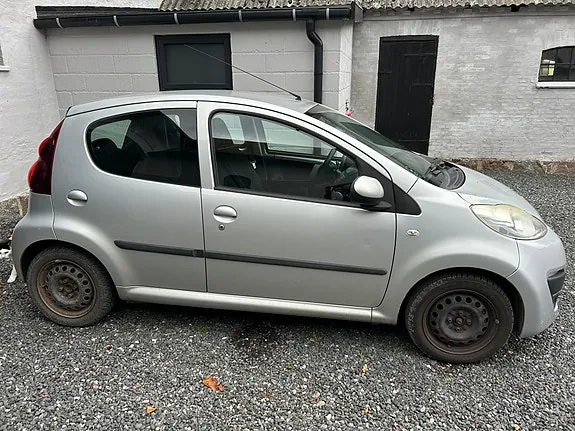 Peugeot 107 2012 photo 2