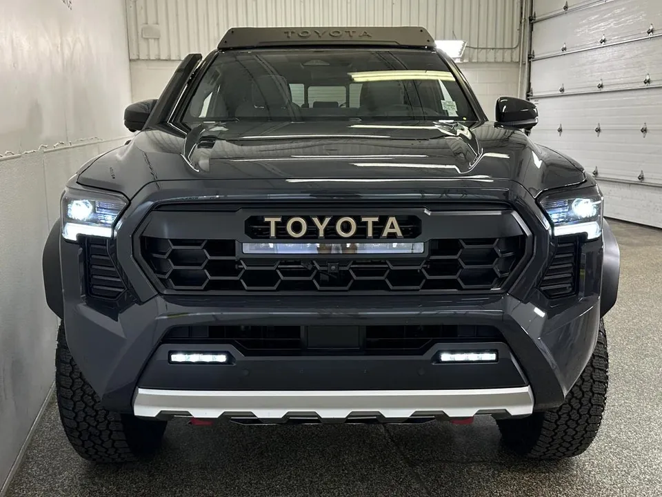 Toyota Tacoma 2025 photo 2