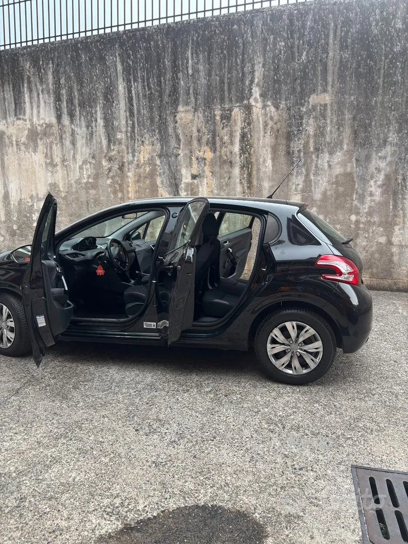 Peugeot 208 2013 photo 4