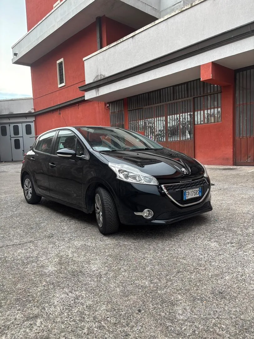 Peugeot 208 2013 photo 2