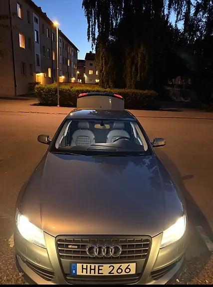 Audi A4 2010 photo 2