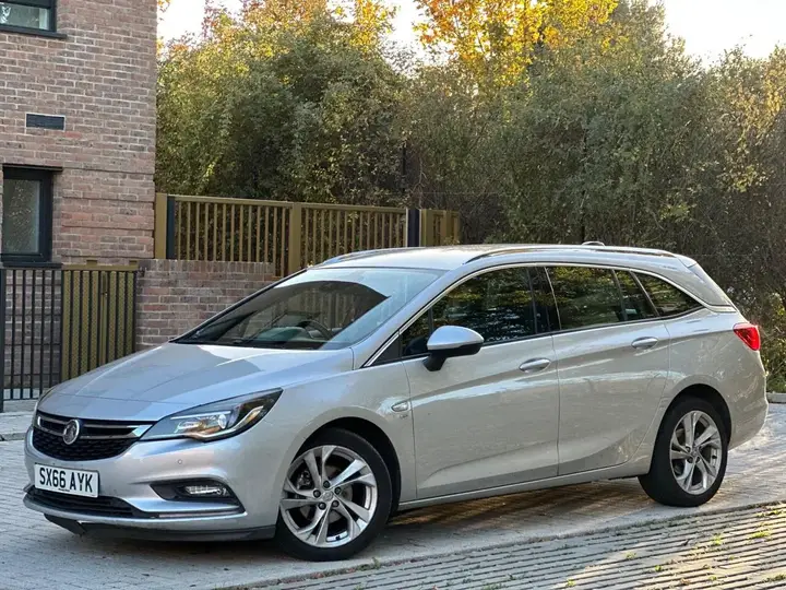 Vauxhall Astra 2017 photo 2