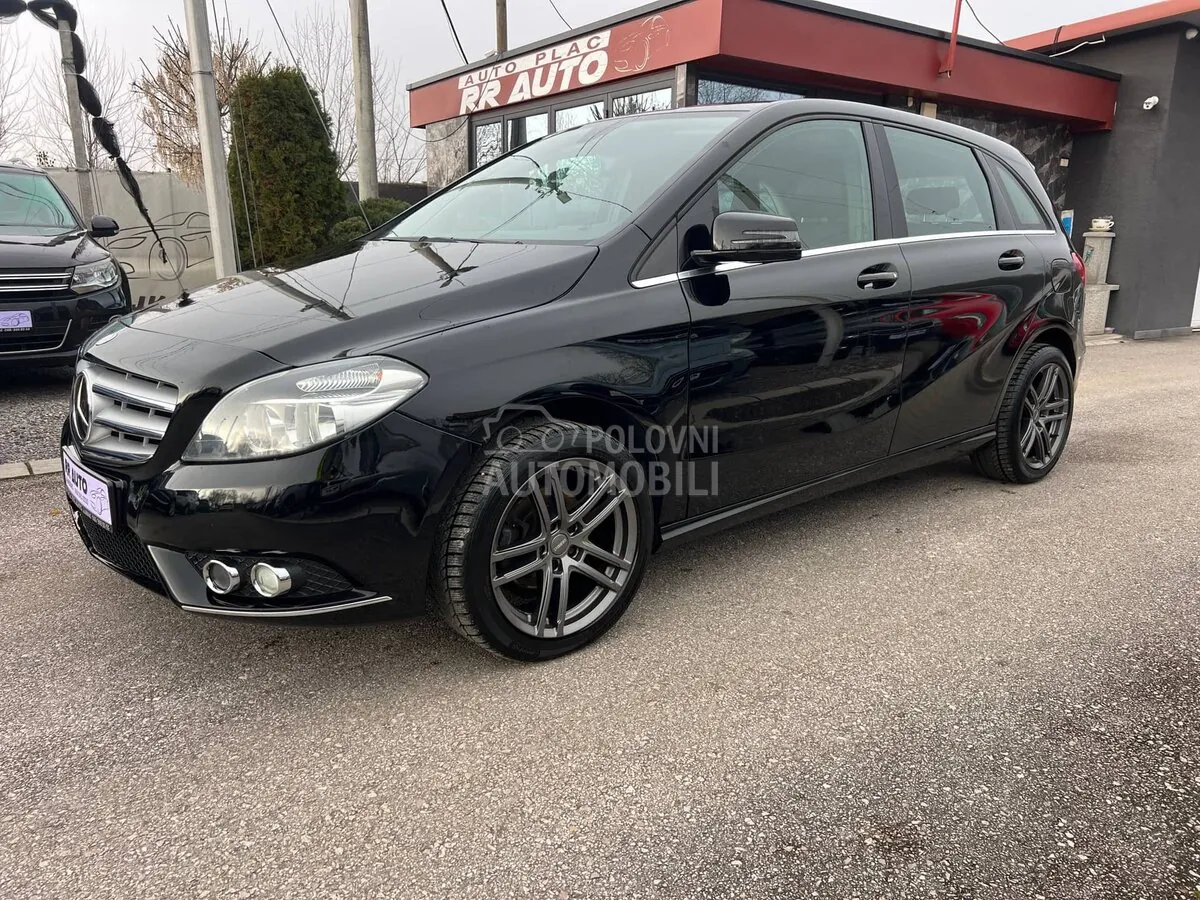 Mercedes-Benz B 180 2013 photo 5