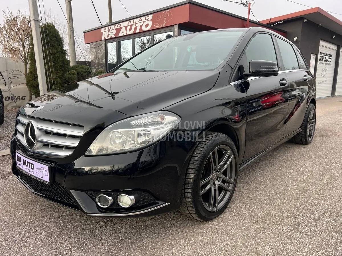 Mercedes-Benz B 180 2013 photo 2