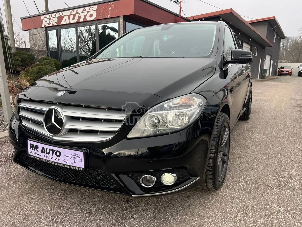 Mercedes-Benz B 180 2013 photo 3