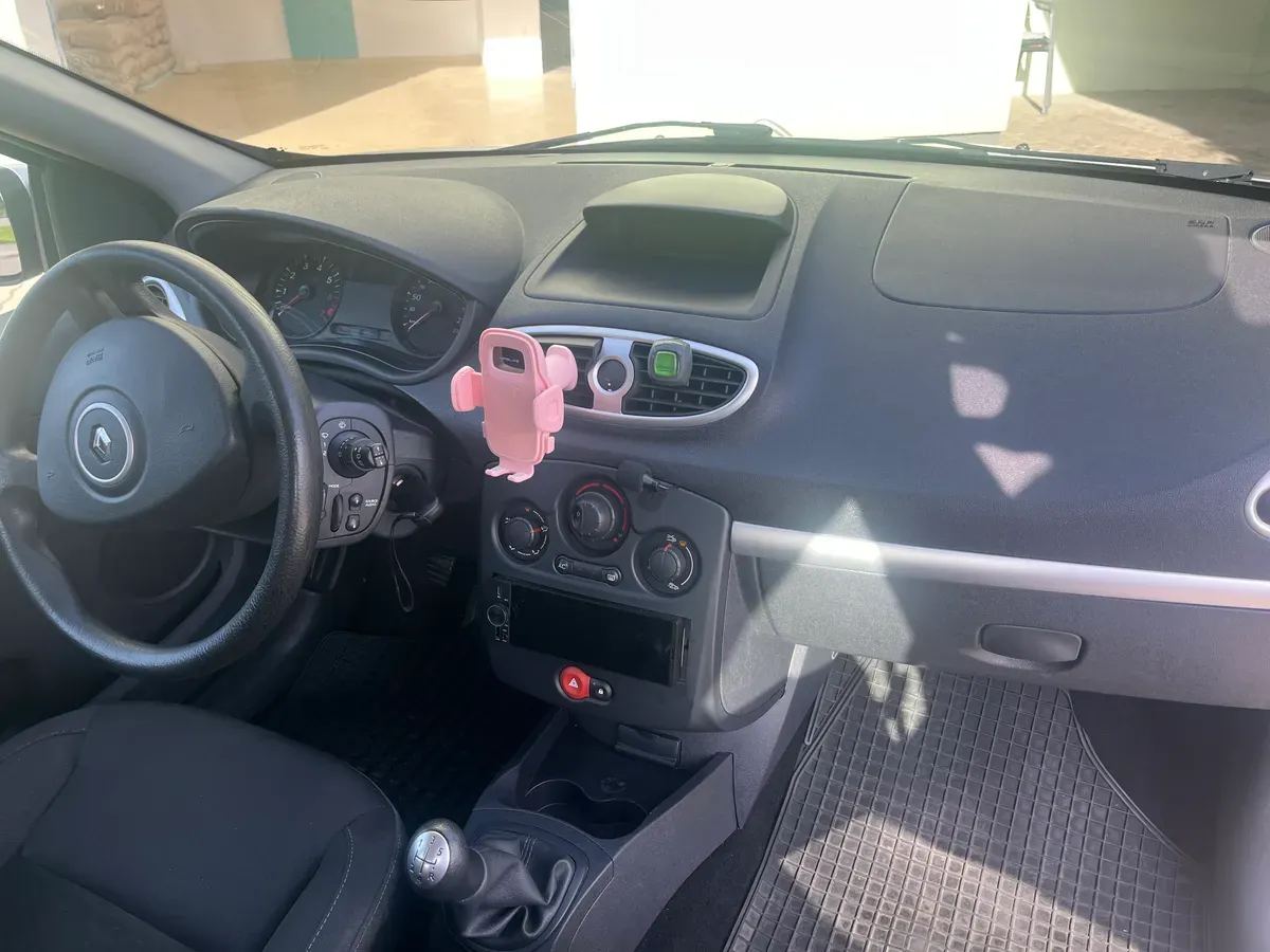 Renault Clio 2009 photo 3