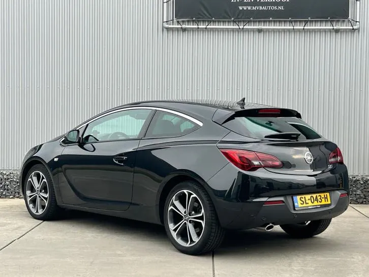Opel Astra 2012 photo 3