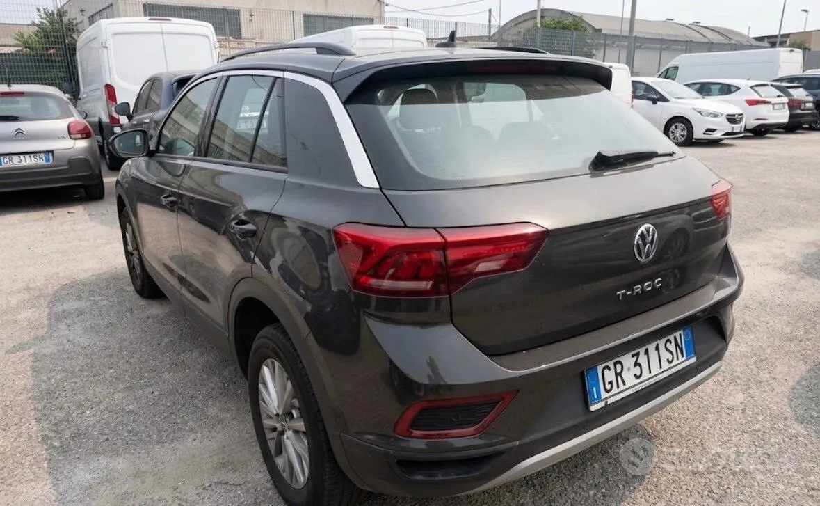 Volkswagen T-Roc 2023 photo 3