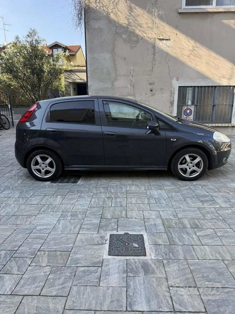Fiat Punto Evo 2011 photo 2