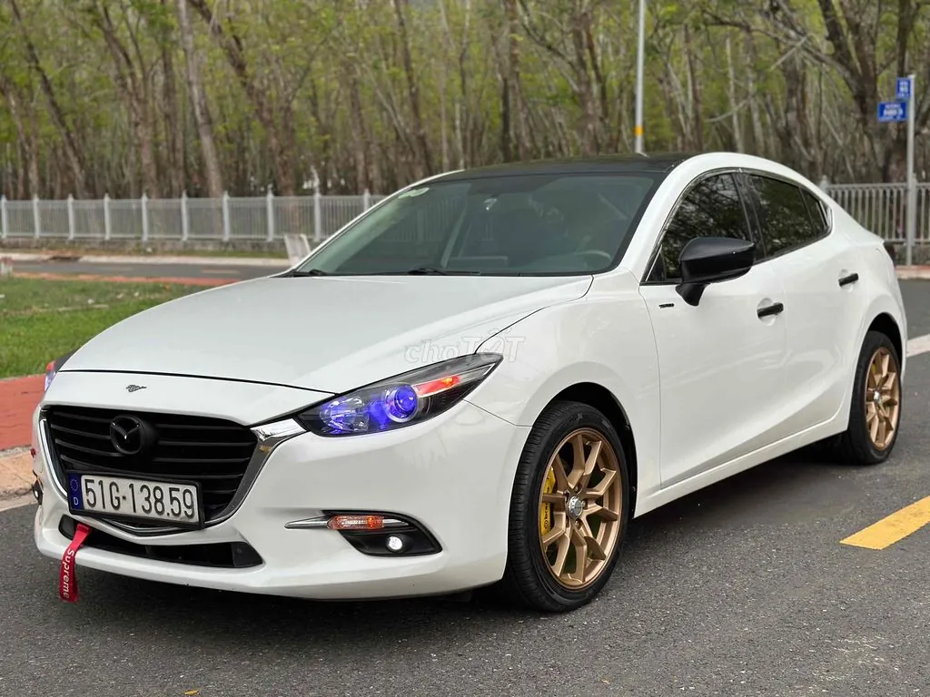 Mazda 3 2018 photo 2