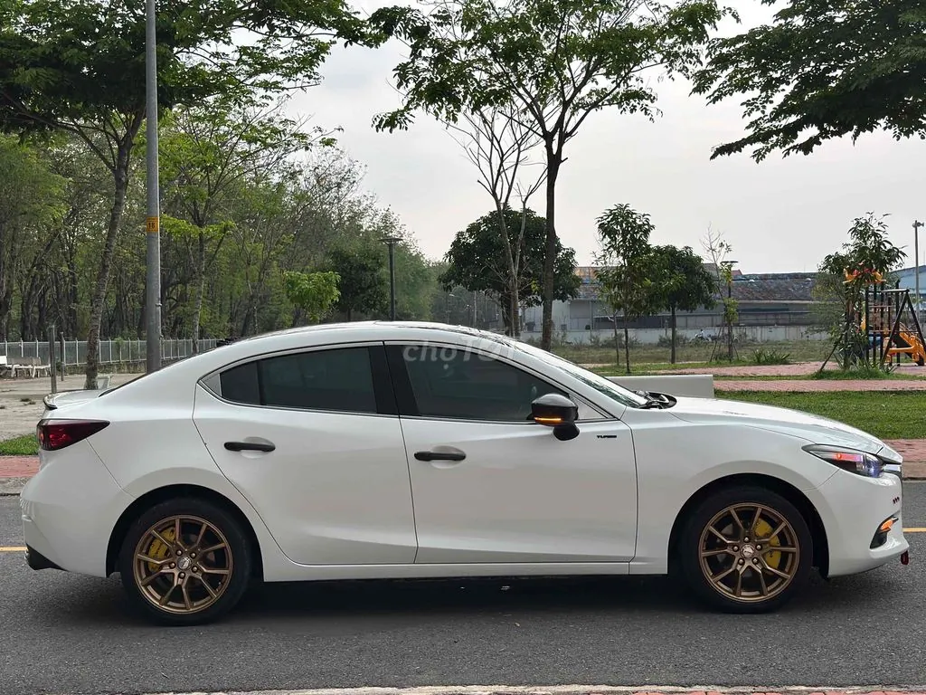 Mazda 3 2018 photo 4
