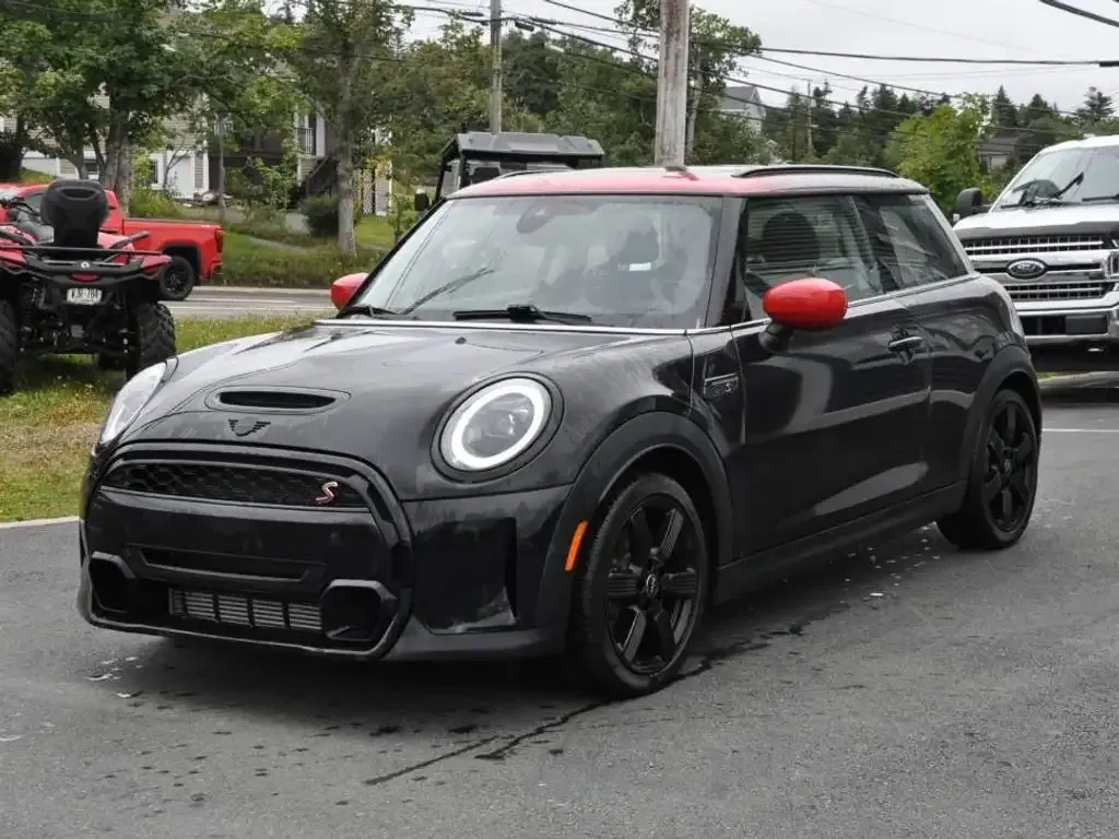 Mini 3 Door 2024 photo 3