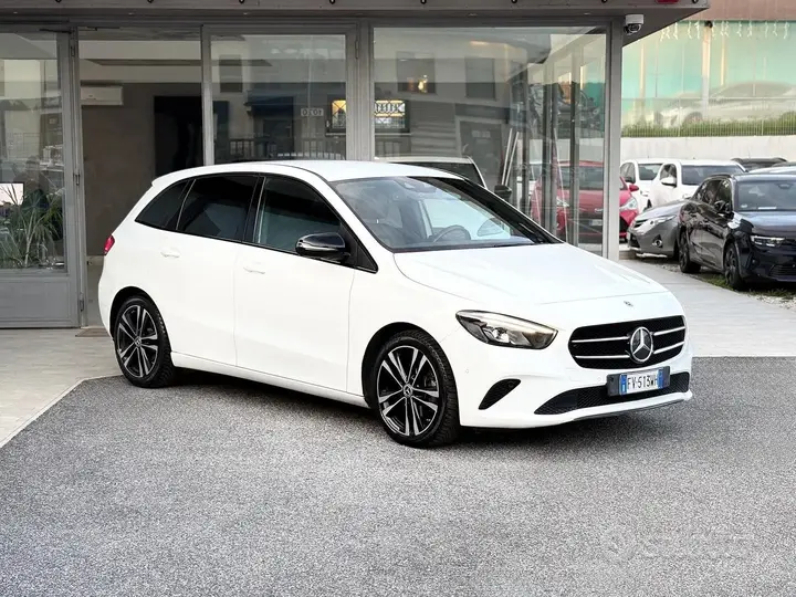 Mercedes-Benz B 180