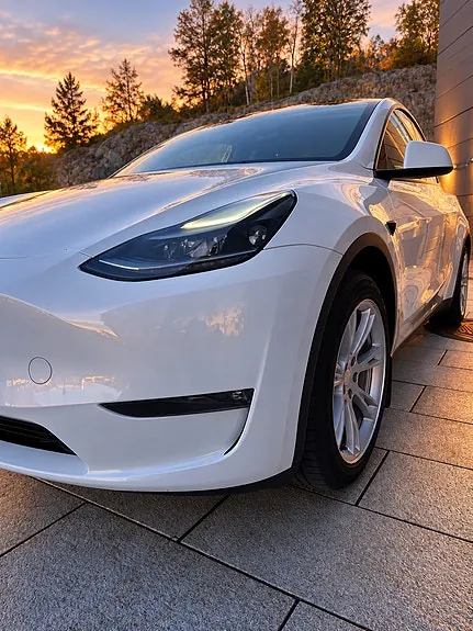 Tesla Model Y 2023 photo 3