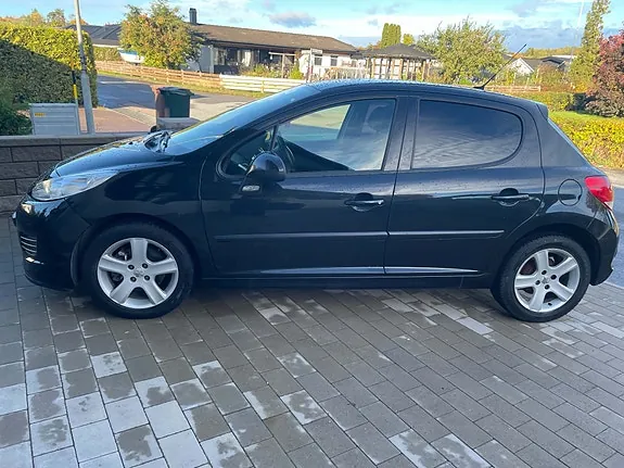 Peugeot 207 2010 photo 2