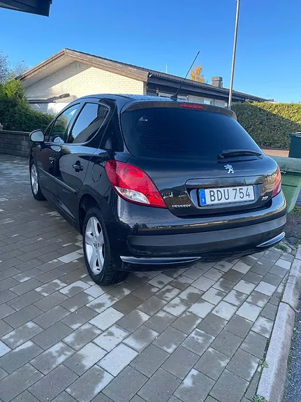 Peugeot 207 2010 photo 3