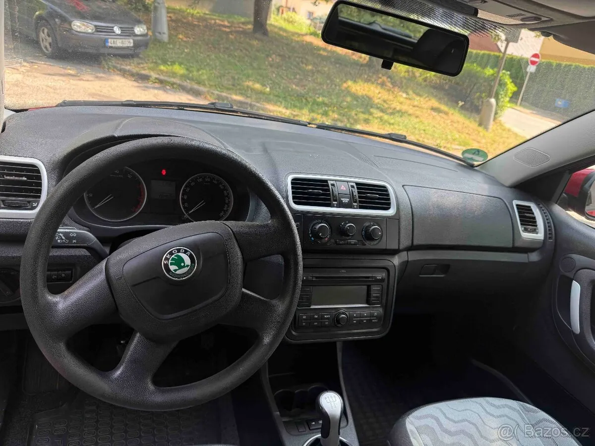 Skoda Fabia 2009 photo 5