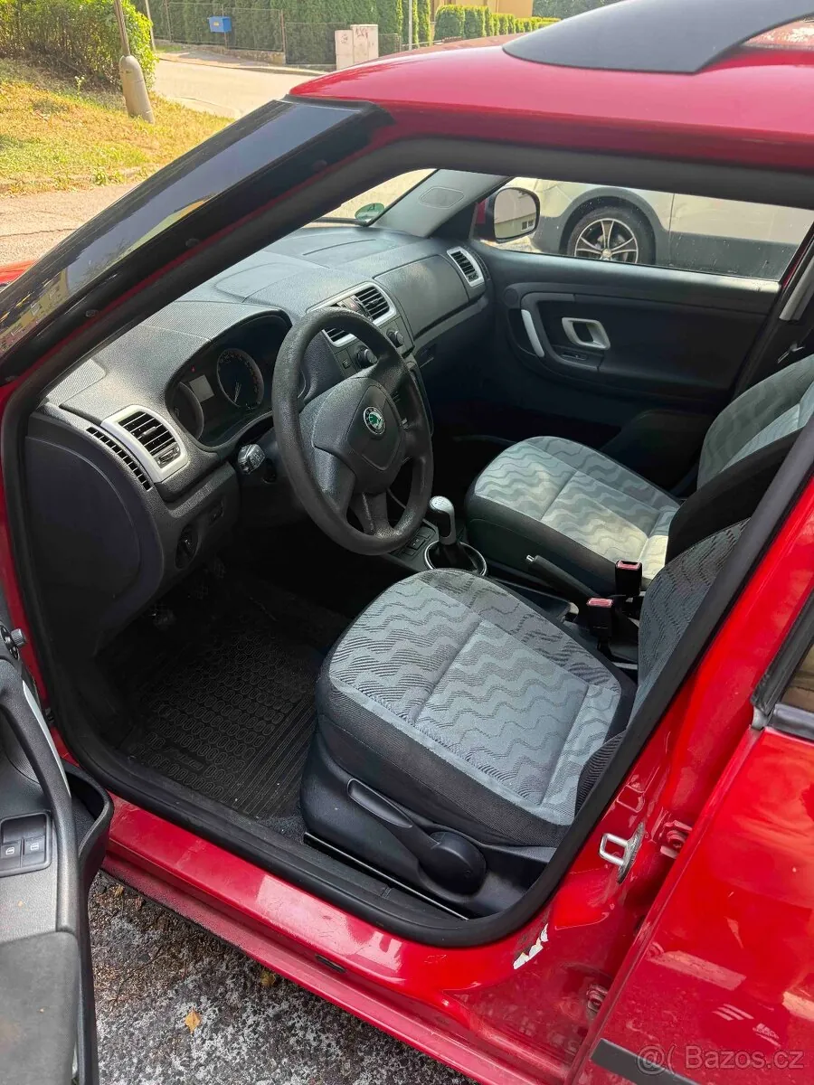 Skoda Fabia 2009 photo 4