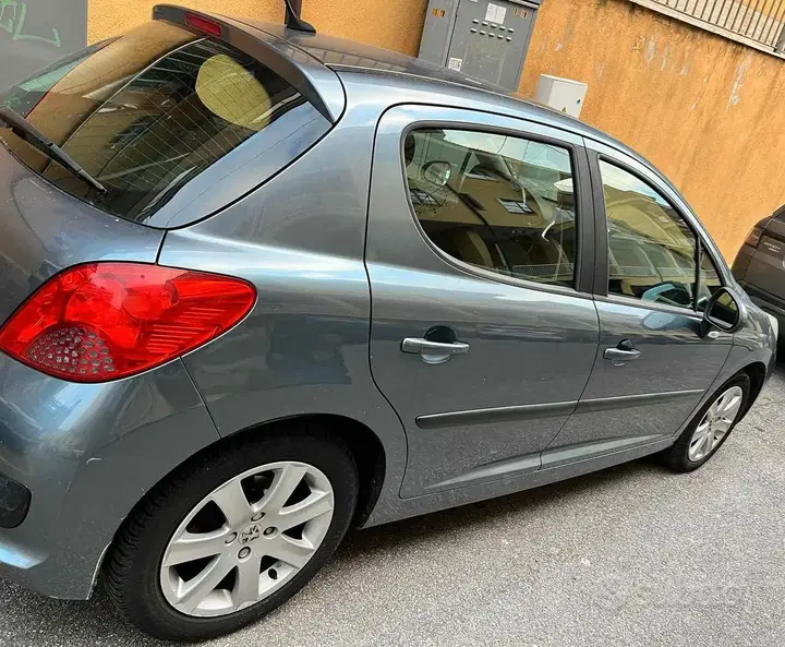 Peugeot 207 2007 photo 2