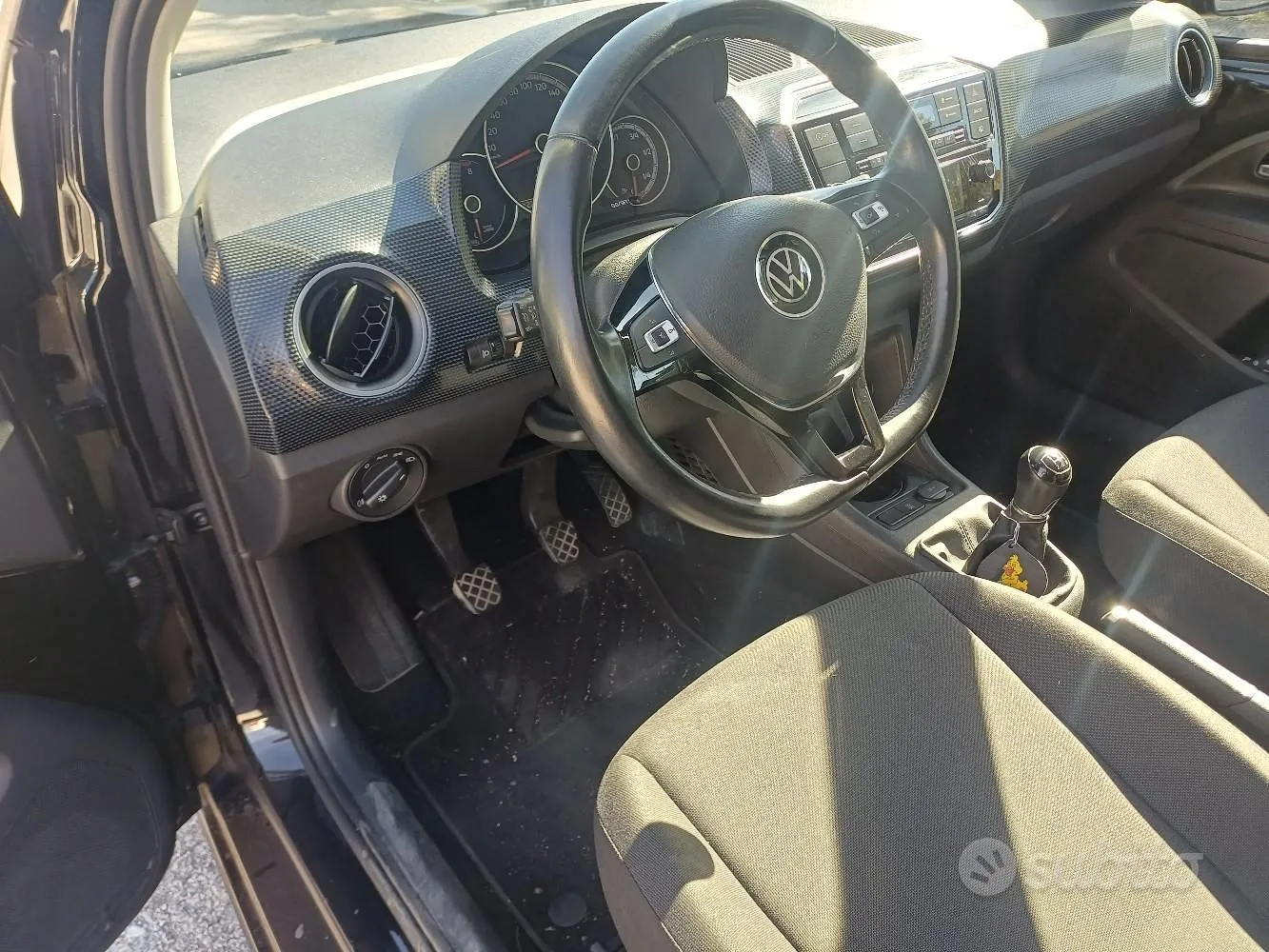 Volkswagen Up 2023 photo 5