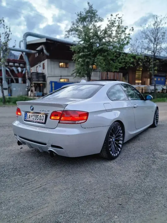 BMW 3 Series 2008 photo 2