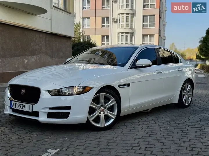 Jaguar Xe