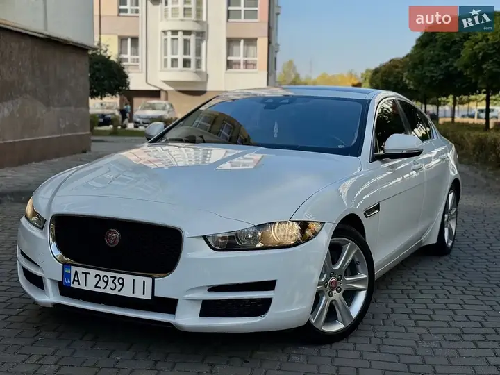 Jaguar Xe 2016 photo 2