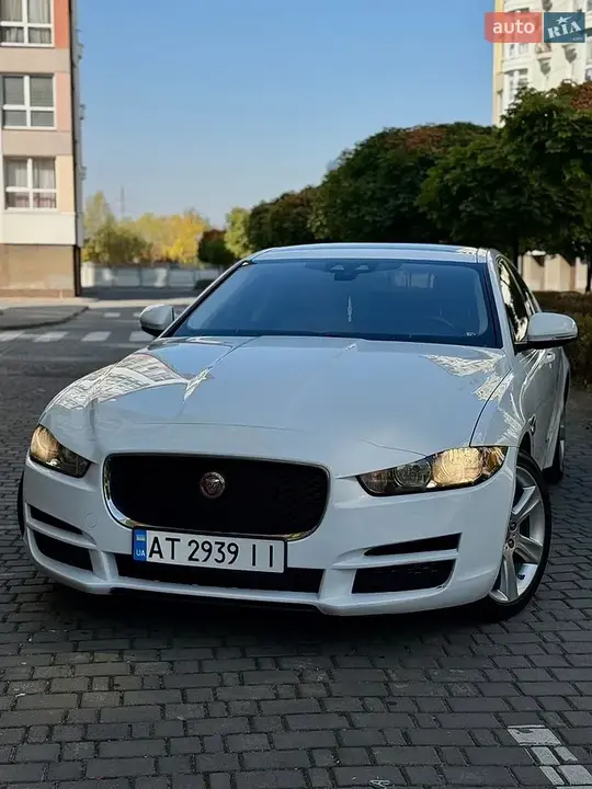Jaguar Xe 2016 photo 3