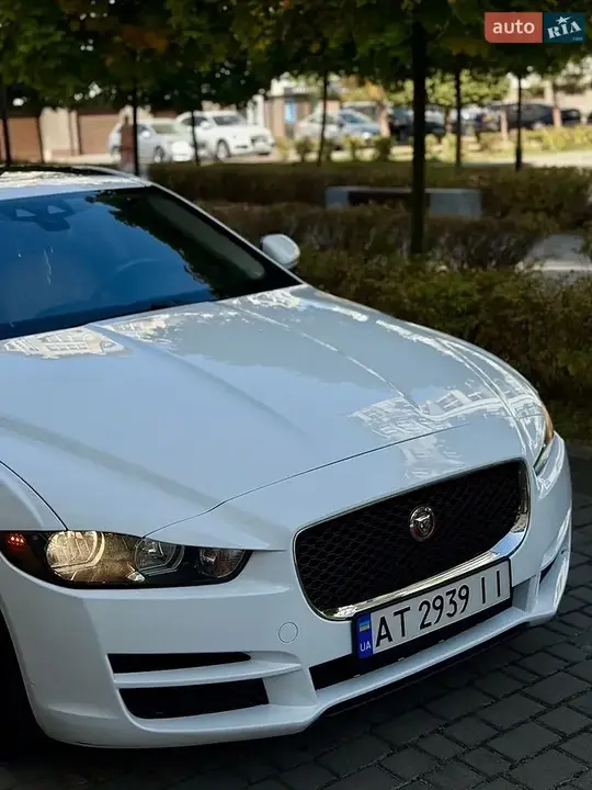 Jaguar Xe 2016 photo 5