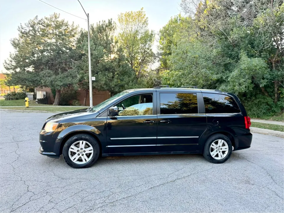 Dodge Grand Caravan 2012 photo 3