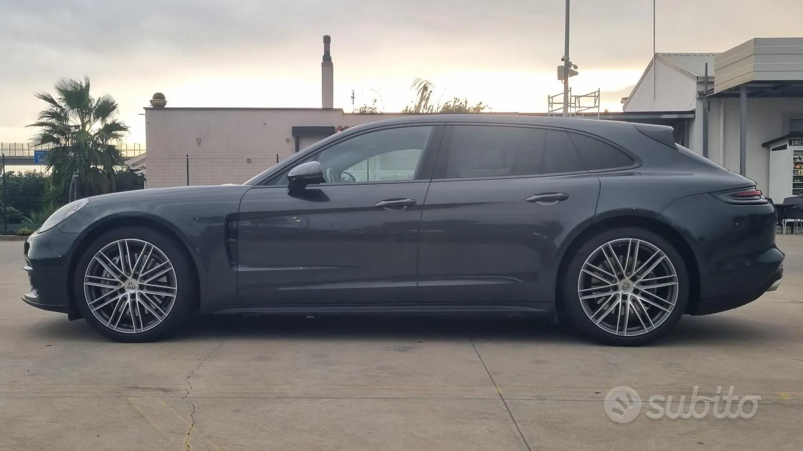 Porsche Panamera 2018 photo 2