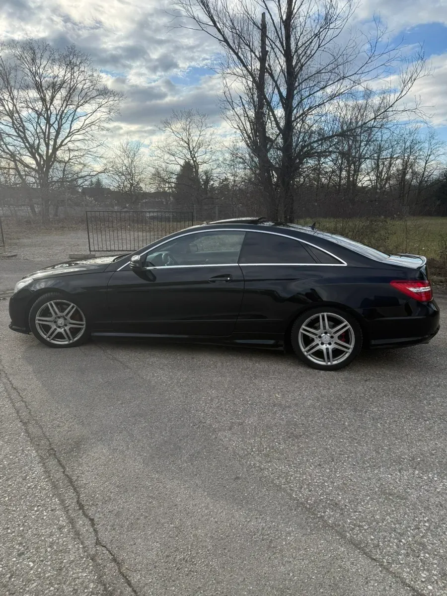 Mercedes-Benz E-Class 2011 photo 3