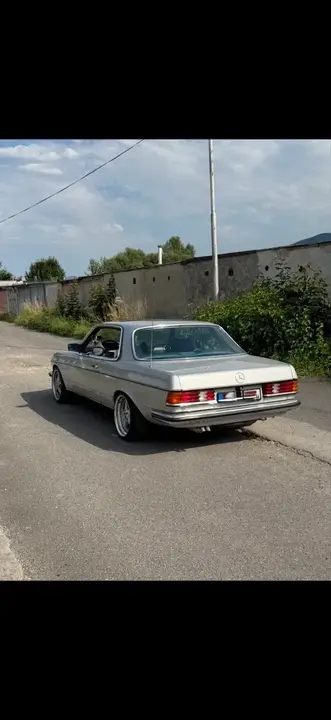 Mercedes-Benz 280 1983 photo 2