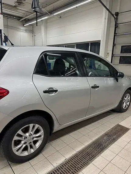 Toyota Auris 2010 photo 3