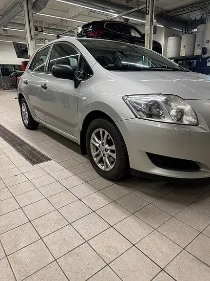 Toyota Auris 2010 photo 4