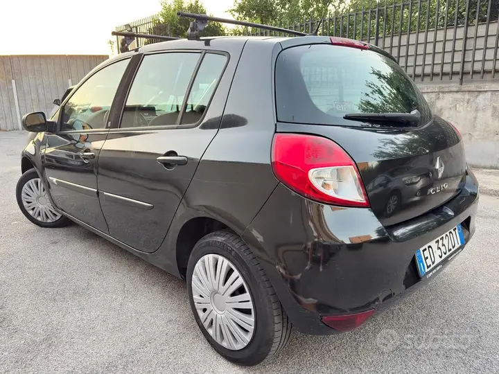 Renault Clio 2010 photo 3