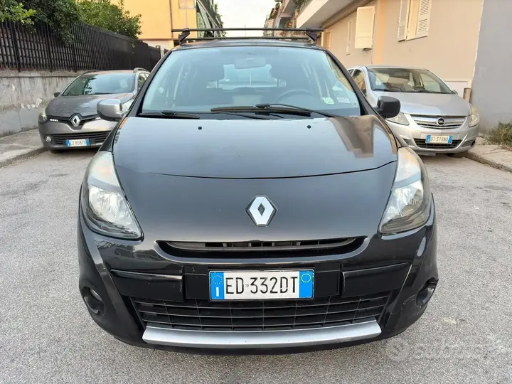 Renault Clio 2010 photo 4