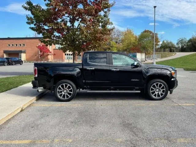 GMC Canyon 2018 photo 2
