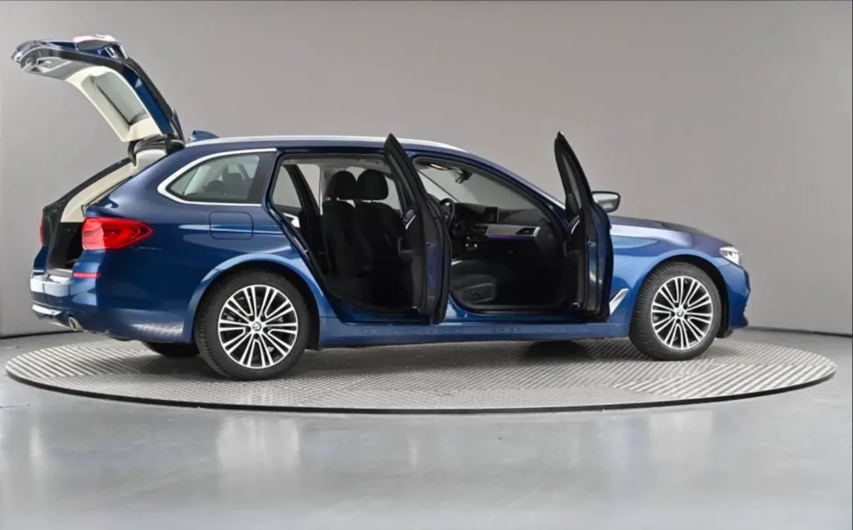 BMW 5 Series 2018 photo 2