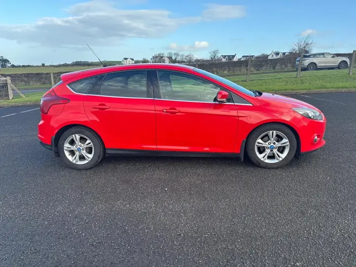Ford Focus 2013 photo 2