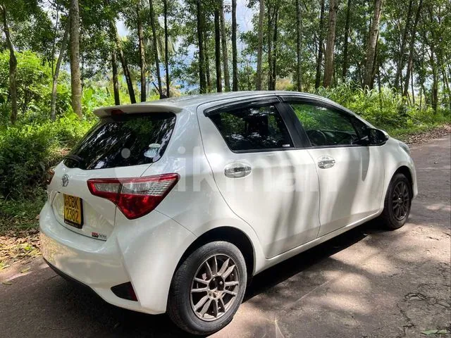 Toyota Vitz 2018 photo 2