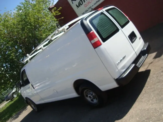 GMC Savana 2013 photo 2