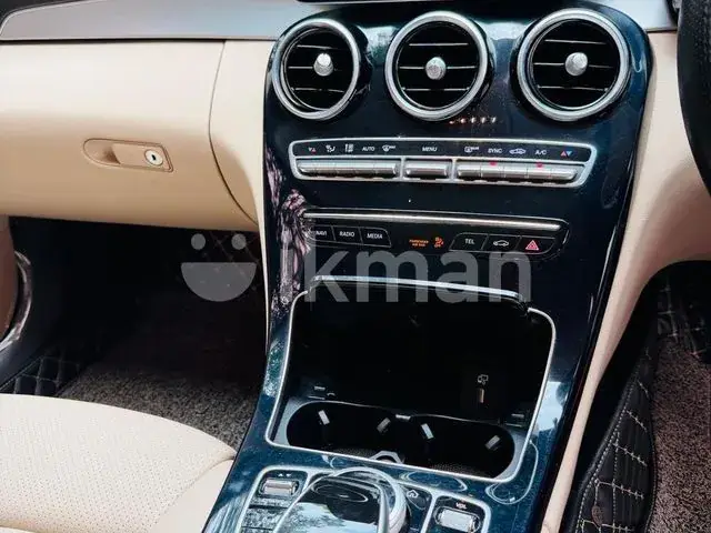 Mercedes-Benz C200 2020 photo 2